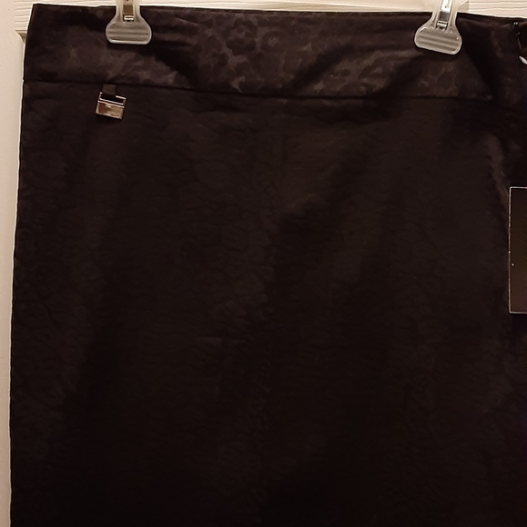 Ladies skirt - Picture 2 of 3